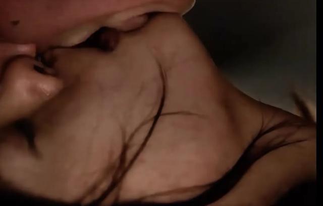 最近看孙俪的新剧《危险关系》，里面几段亲密戏份看得真的很不适……
不是我太保守，