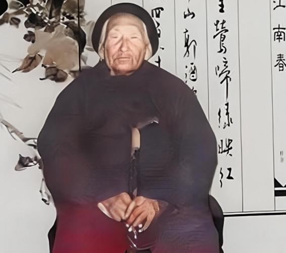 1941年，一农妇请“汉奸”侄子吃饭，突然压低声音说“给我弄300发子弹。”汉奸