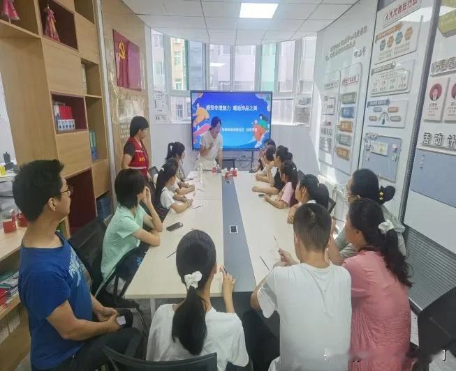 迎泽区柳巷街道海西社区：簪韵传非遗 巧手制风华

8月21日上午，迎泽区柳巷街道