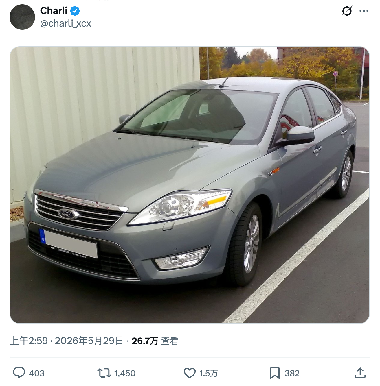 Charli xcx 在 X 发了一张 FORD 汽车照片，疑似在暗示新项目。f
