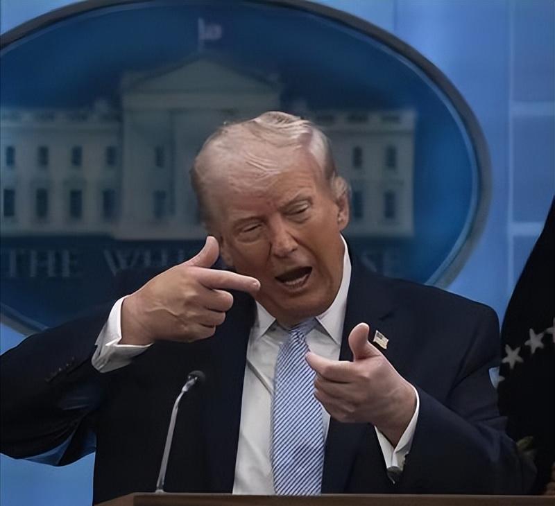 特朗普今天（4月13日）说：“我对所有进口中国汽车征收100%关税。他们正在冲击