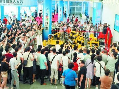 2026世界机器人大会挤爆了！普通人的AI时代，真的踩进现实了
2026世界机器