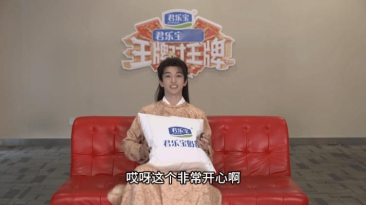 黄子弘凡 根本不需要采访王牌对王牌 没见过这么能自嗨的艺人！黄子弘凡上场就开启脱