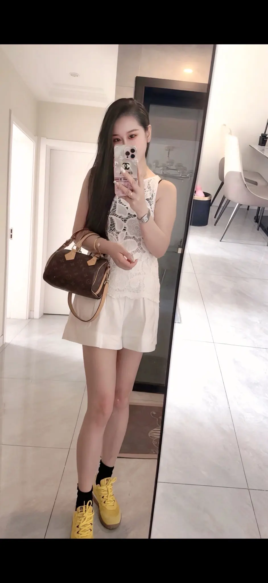 在喜欢的状态里生活，做你自己，生活不在于富足，而在于知足。
