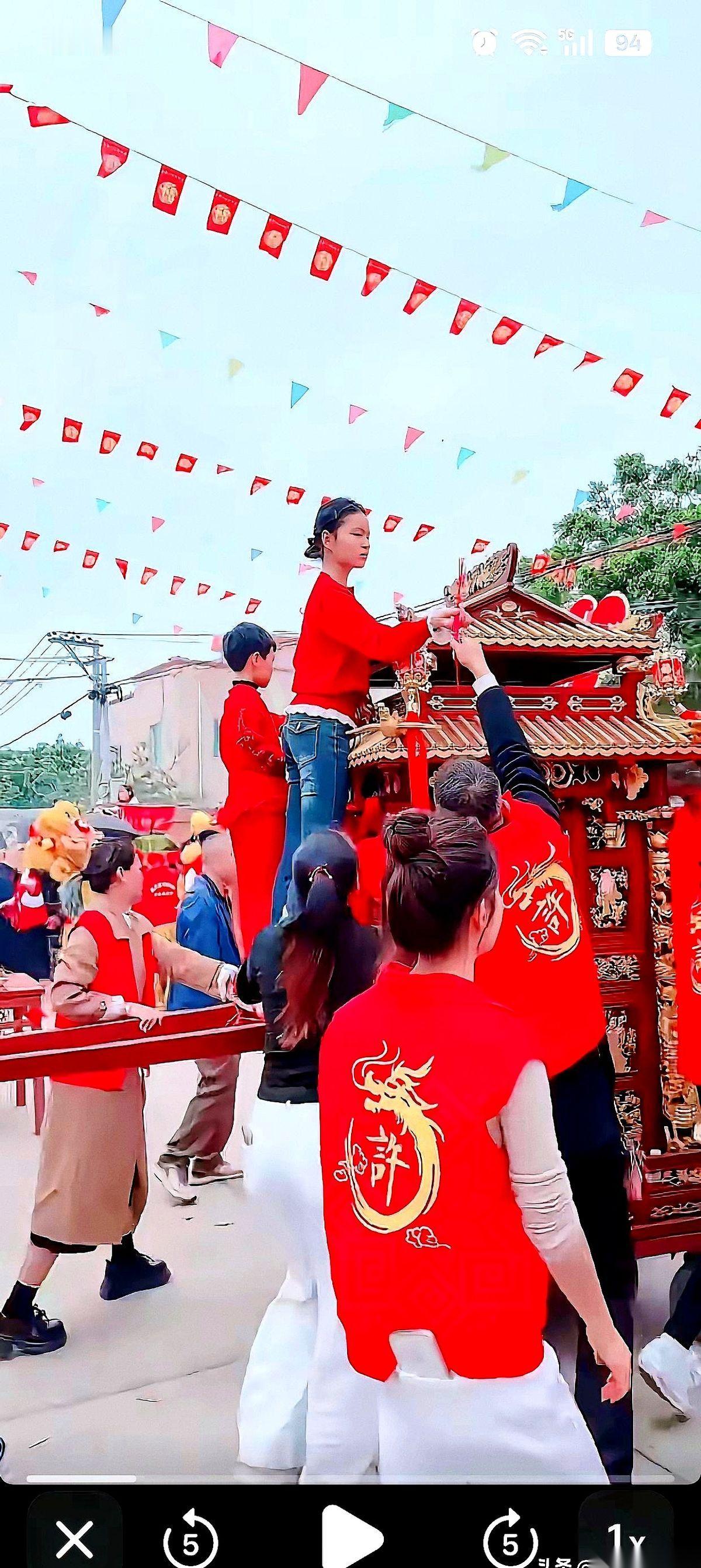 千万别以为这事儿是迷信。
姓许的这回栽了，跟妈祖生不生气，一毛钱关系都没有。
他