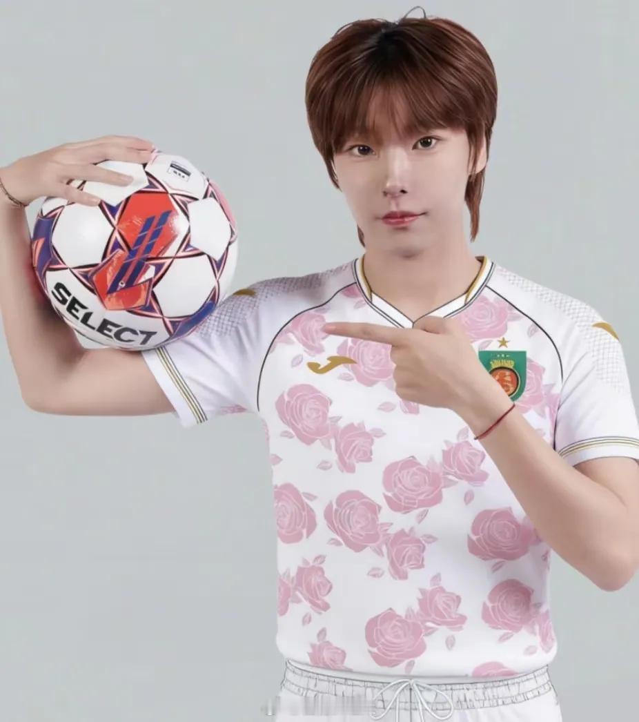 女超卫冕冠军这衣服还行吧，阵容也补强了，亚冠目标先小组出线。 