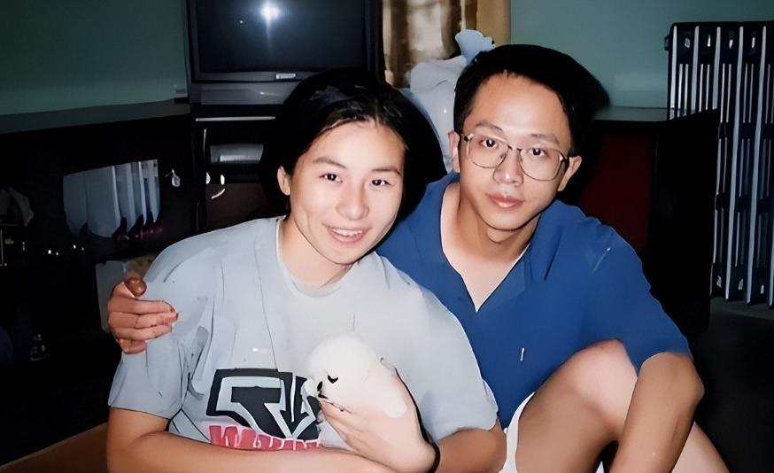 用一场离婚，她分走前夫近90亿资产，如今躺着不动一年分红上千万。 通过离婚将自己
