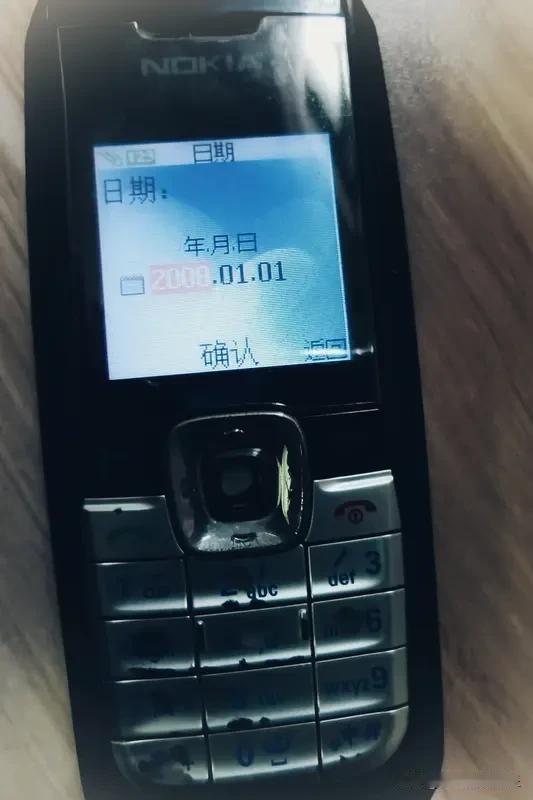 我买的第一部手机是诺基亚5110.
诺基亚手机，非常耐用，电池也不错，老式诺基亚