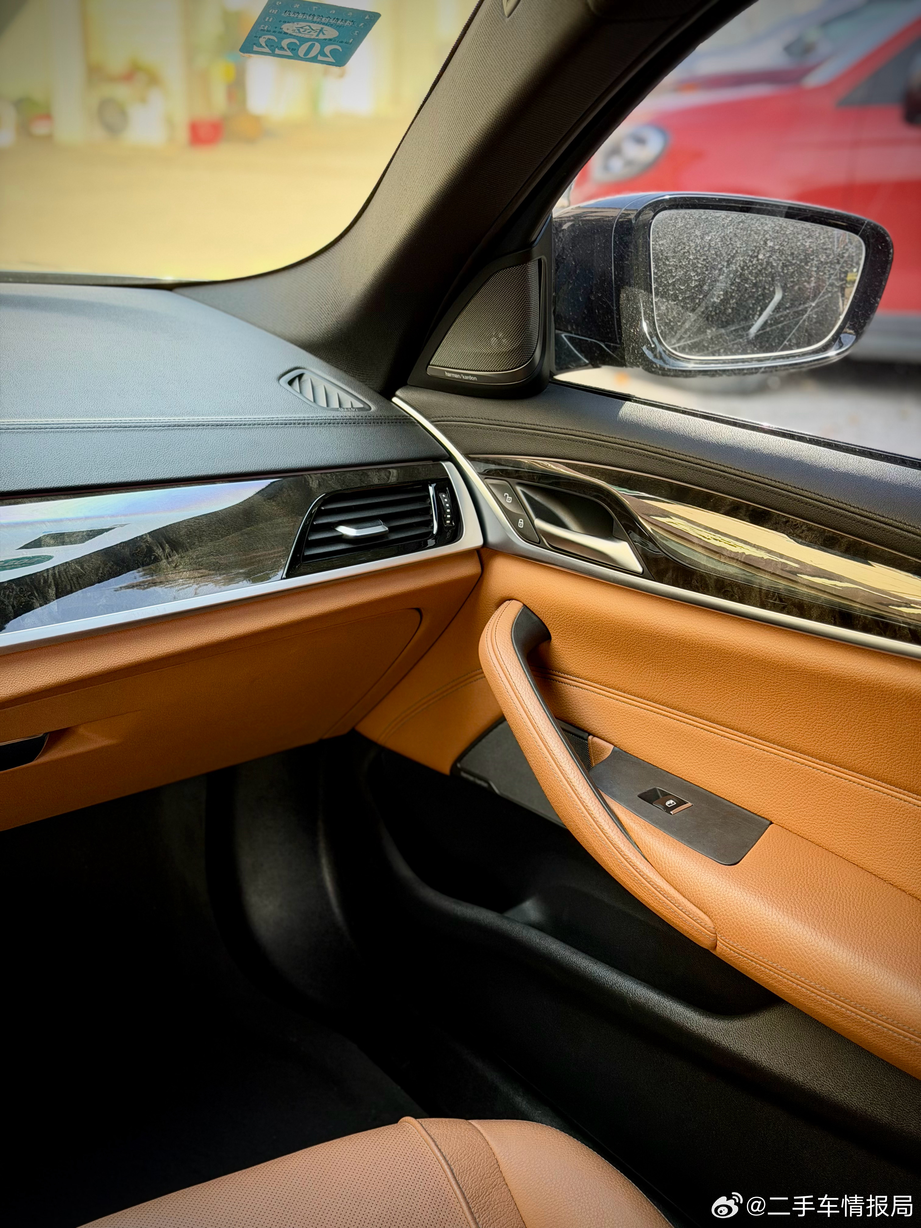 没洗车，凑合看吧…18款宝马530li 尊享型 M运动套装，指导价51.99碳黑