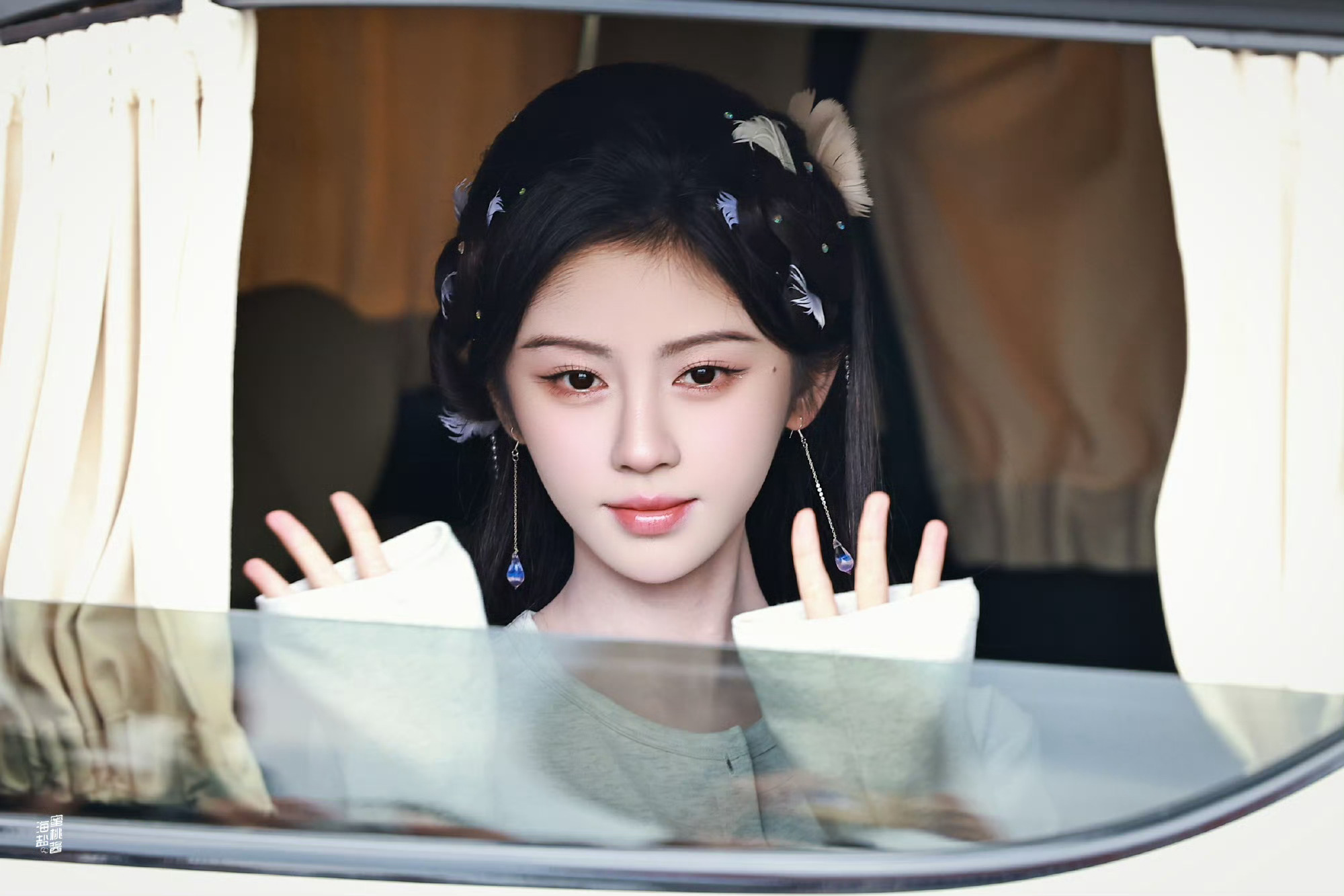 鞠婧祎苏绿夏 jjy鞠婧祎万花世界 "在吹落叶,在刮小风,在下小雨,在等新年的烟