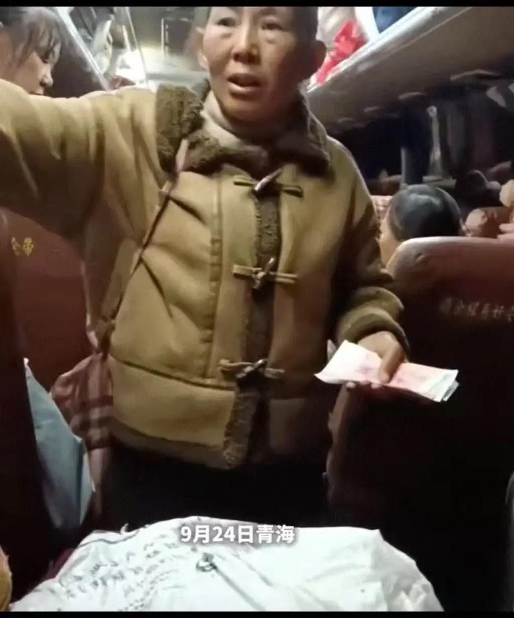 这个老板娘火了！青海，一群农民工坐上客车准备返乡，结果老板娘突然出现将大巴车拦下