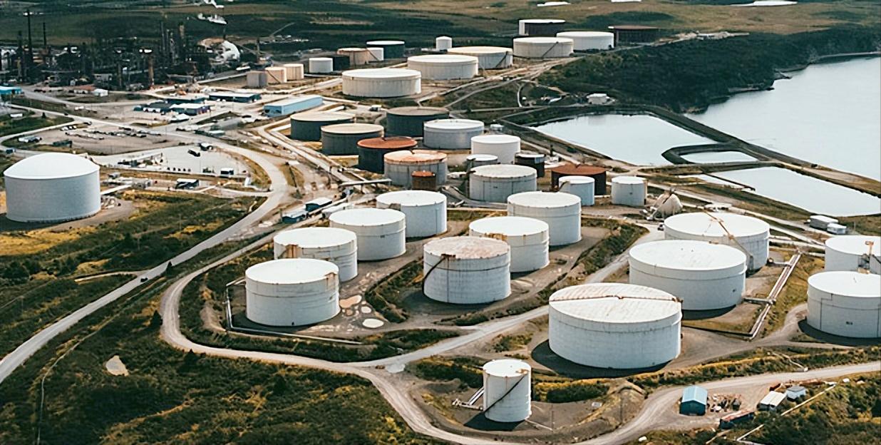 印度为啥还死磕俄油？美国在国际上闹得挺凶，拿出个号称“原子弹级别”的制裁法案，核