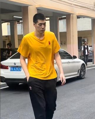 广东男篮教练组新增一人！

据广东体育媒体人透露，前广东男篮功勋球员任骏飞在昨天