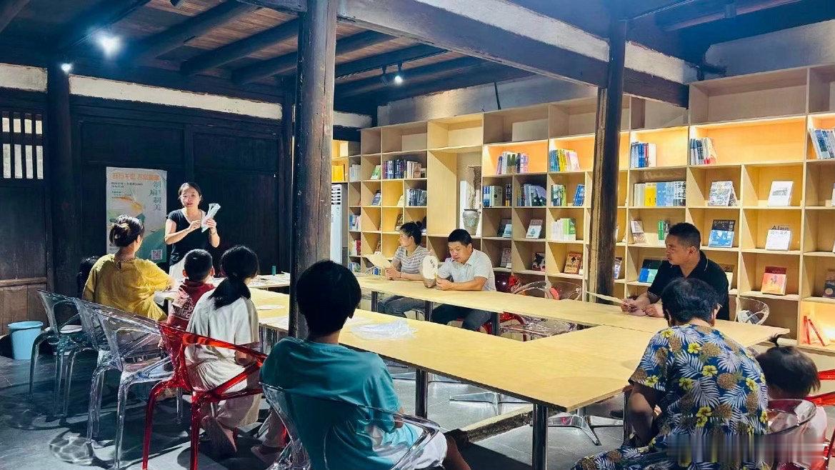 台州仙居隅间书屋藏着千年文脉 仙居隅间书屋藏于上江垟古建，近万年下汤遗址，主理人