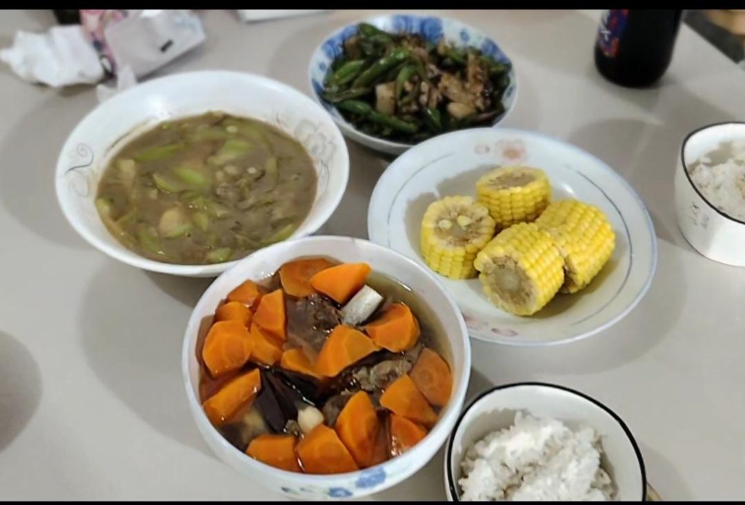 个体户难还是上班族难？今天上午赚了60块钱，客户在店里，开了2小时空调，房租10