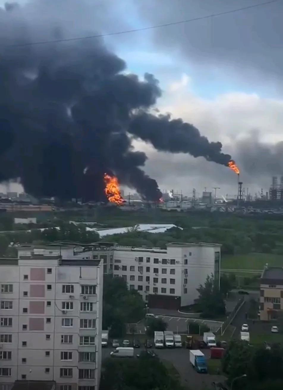 欧洲新闻网报道，当地时间18日，乌克兰总统泽连斯基证实，乌军武装部队当天向莫斯科