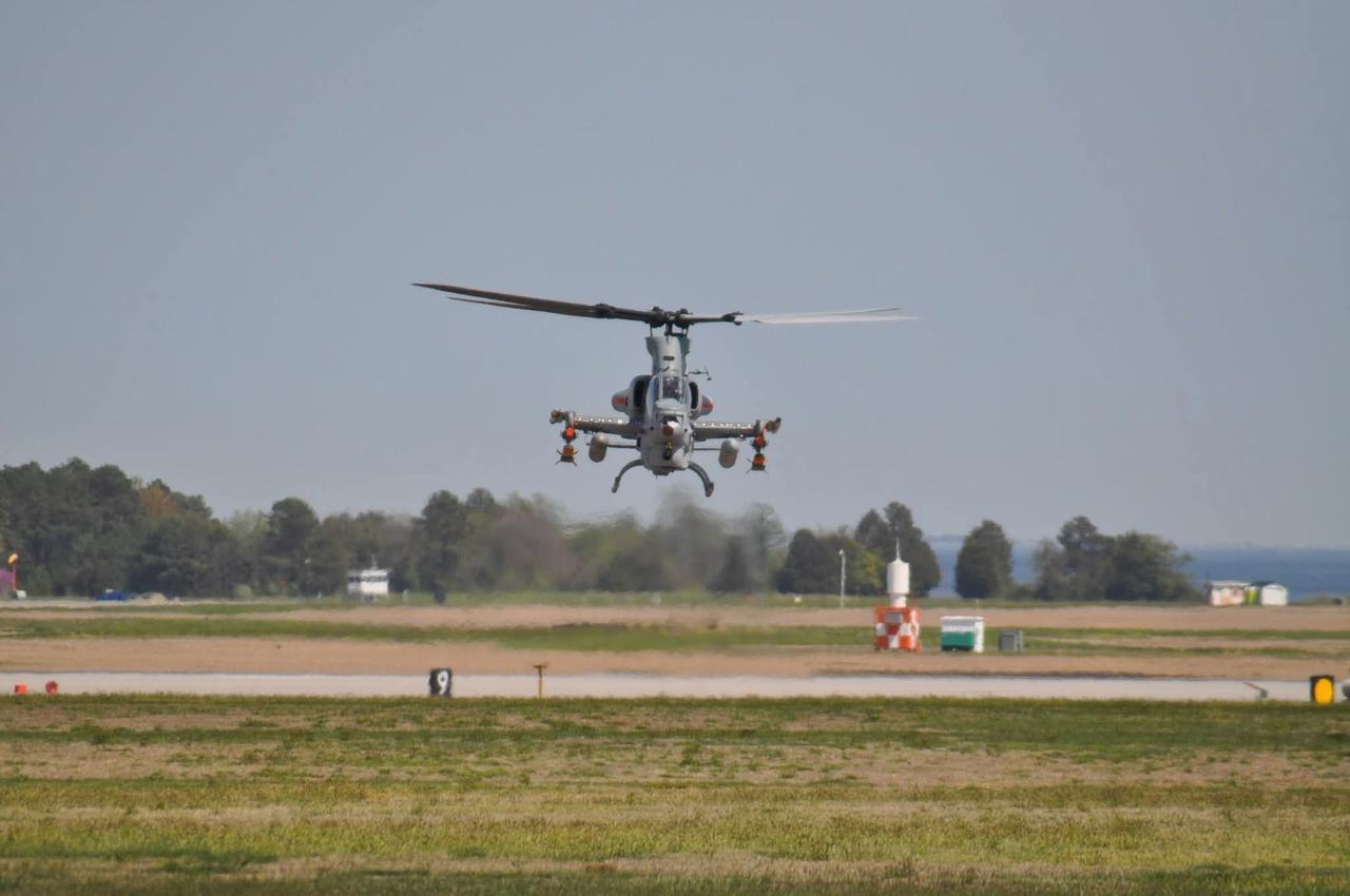 美国海军陆战队使用AH-1Z直升机成功完成“红狼”导弹测试。该导弹具备超低空飞行