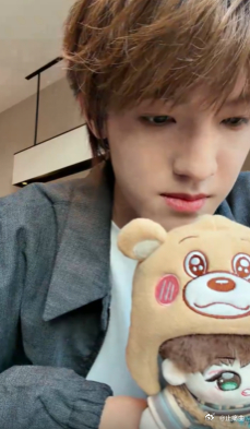 张泽禹冷笑话  张泽禹讲冷笑话的时候真的太有魅力了，自带喜感不尴尬，简简单单一句