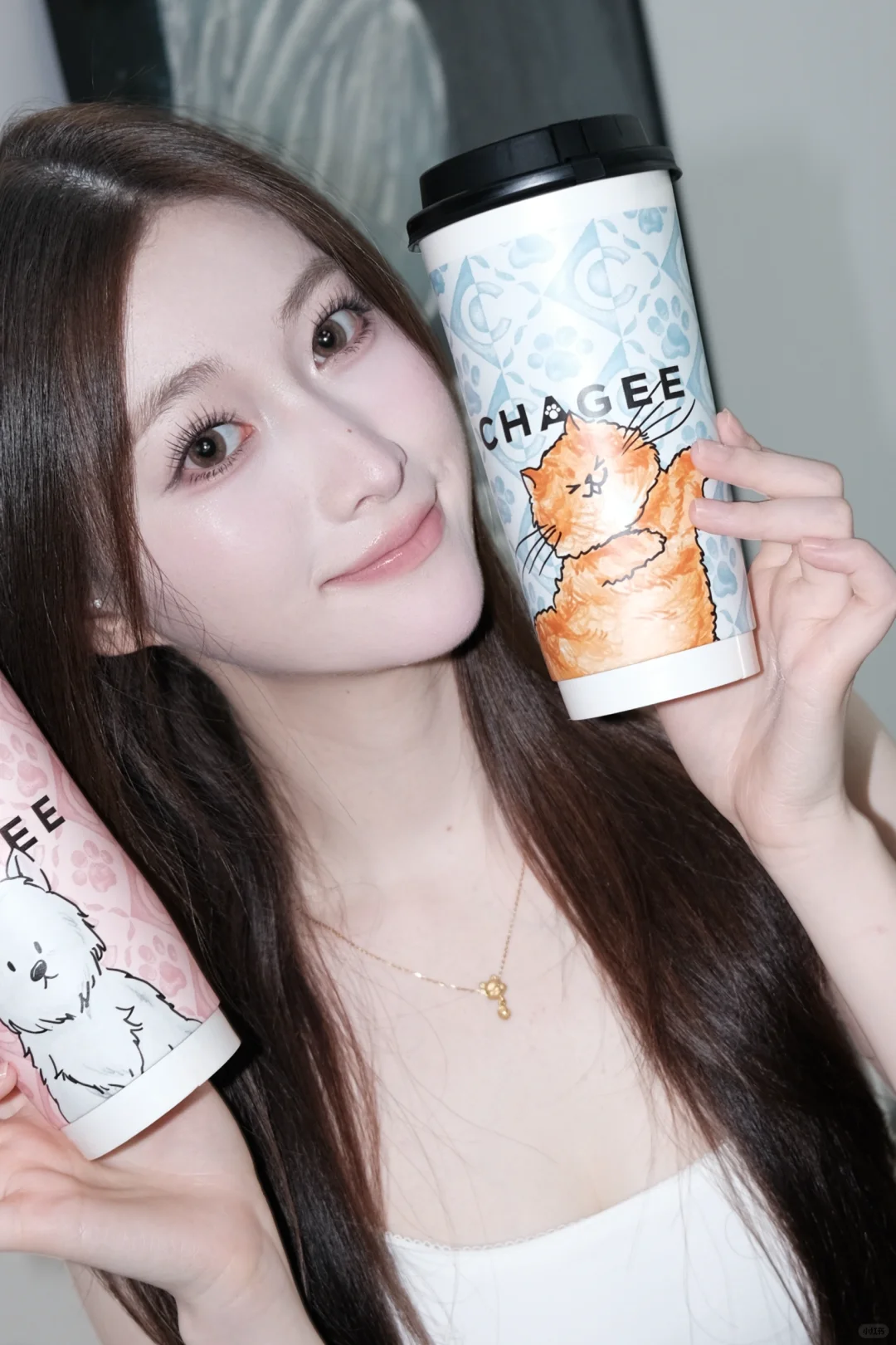小猫也喜欢喝奶茶嘛🐈