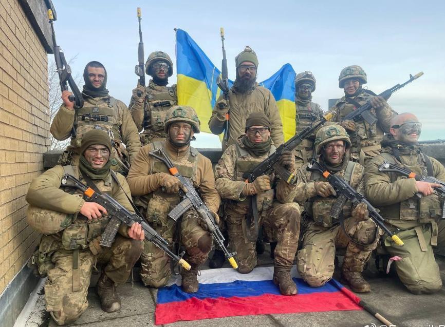 乌克兰42机械化旅正在英国集训！
目前欧洲多个国家，正在为乌克兰训练新兵。毕竟乌