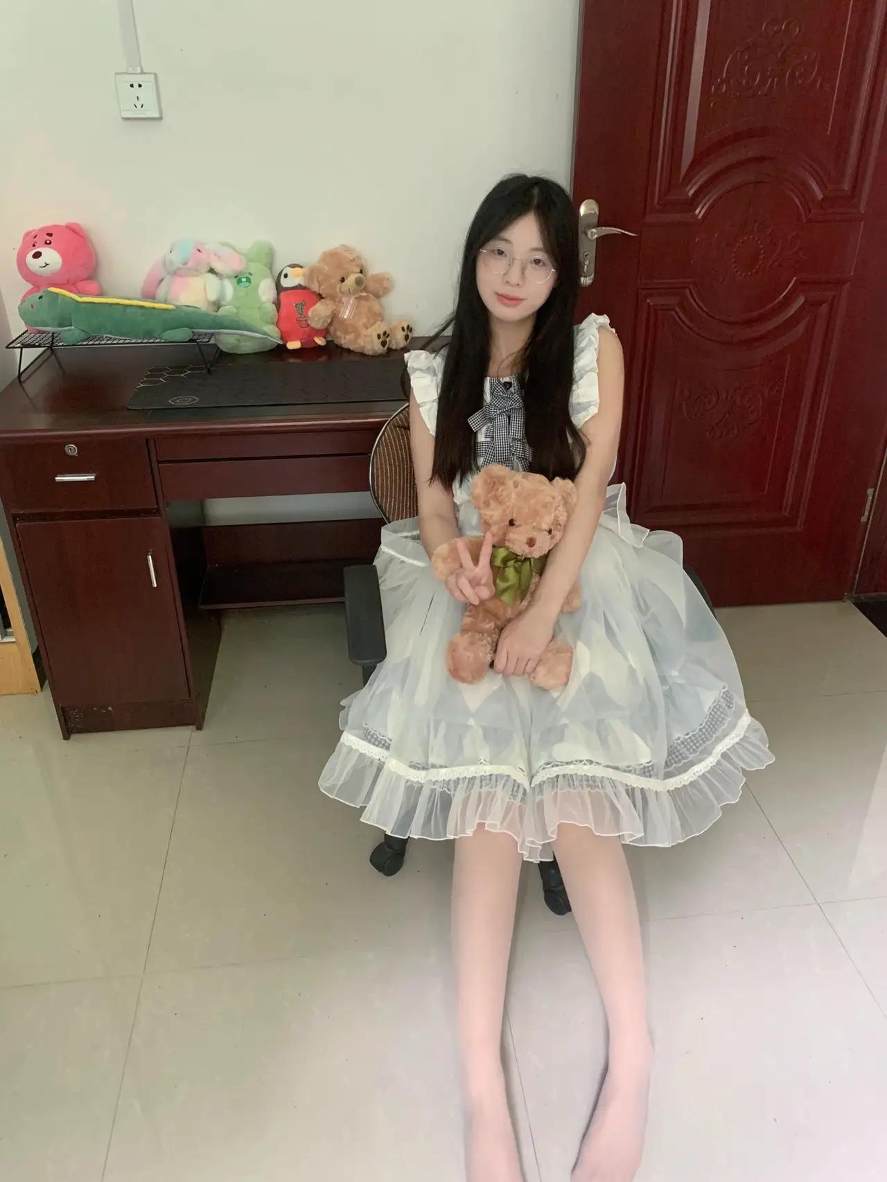可爱女孩与毛绒玩具的温馨时光🧸💕毛绒少女自拍 毛绒玩偶出游照 毛绒少女照 毛