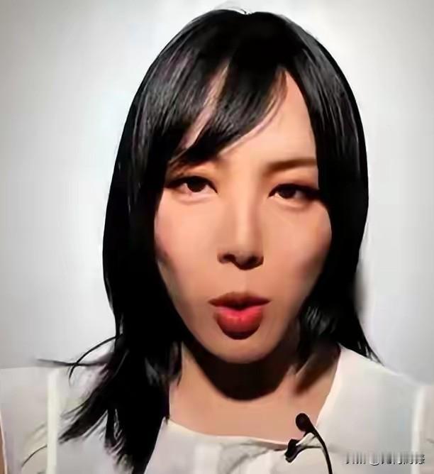 这个日本女子名叫桥本琴，是个作家，是个极其狂热的军国主义分子，也是高市早苗忠实支