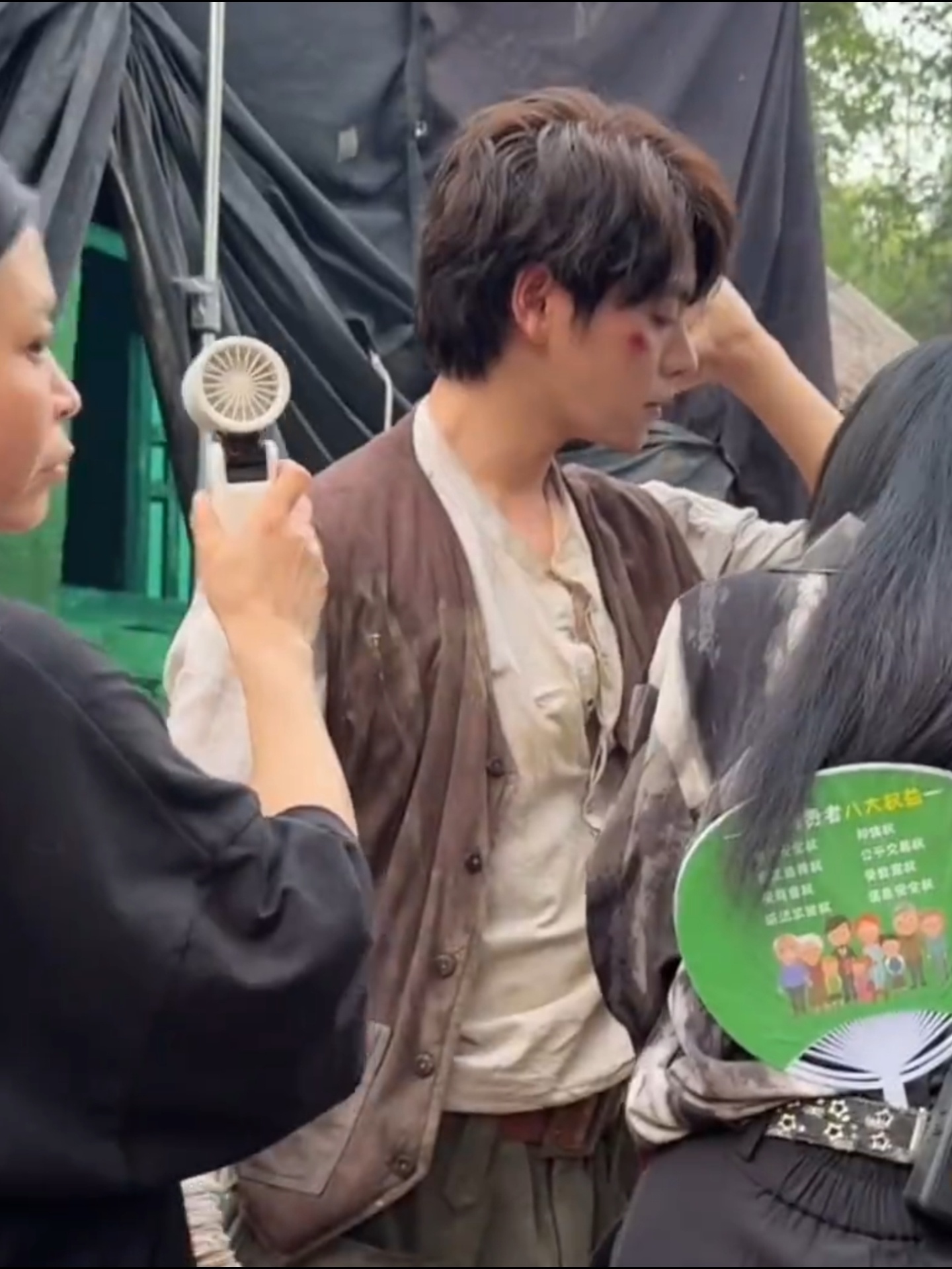 肖宇梁 越品越有味道的糙汉强子.尤其是带点战损！到底什么时候上线来！好想看