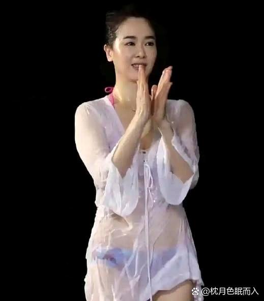 左小青现在估计肠子都悔青了。

她后悔的不是2010年嫁给大自己二十岁的高权健，