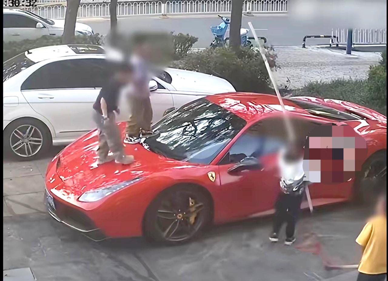 【昆明4孩童划伤360万法拉利赔偿起争议，周兆成：监护人全责，豪车维权需走这三步