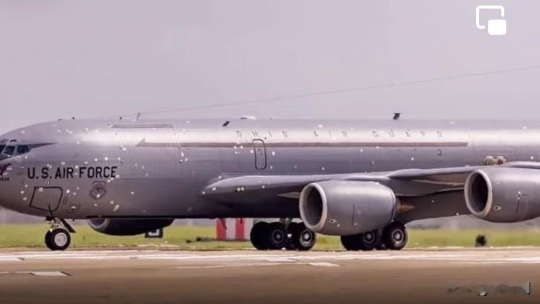 美利坚的KC-135加油机确实扛造，被伊朗的导弹击中损伤，满身打上补丁继续用！