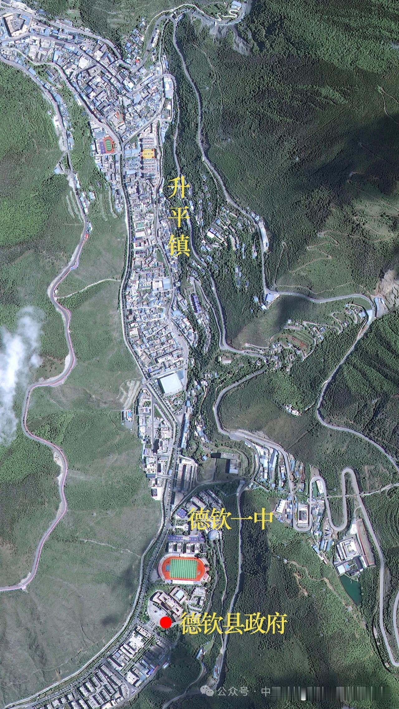 【卫星遥瞰・一座县城的迁徙】云南德钦县城所在地-升平镇，三面环山，存在高位滑坡及