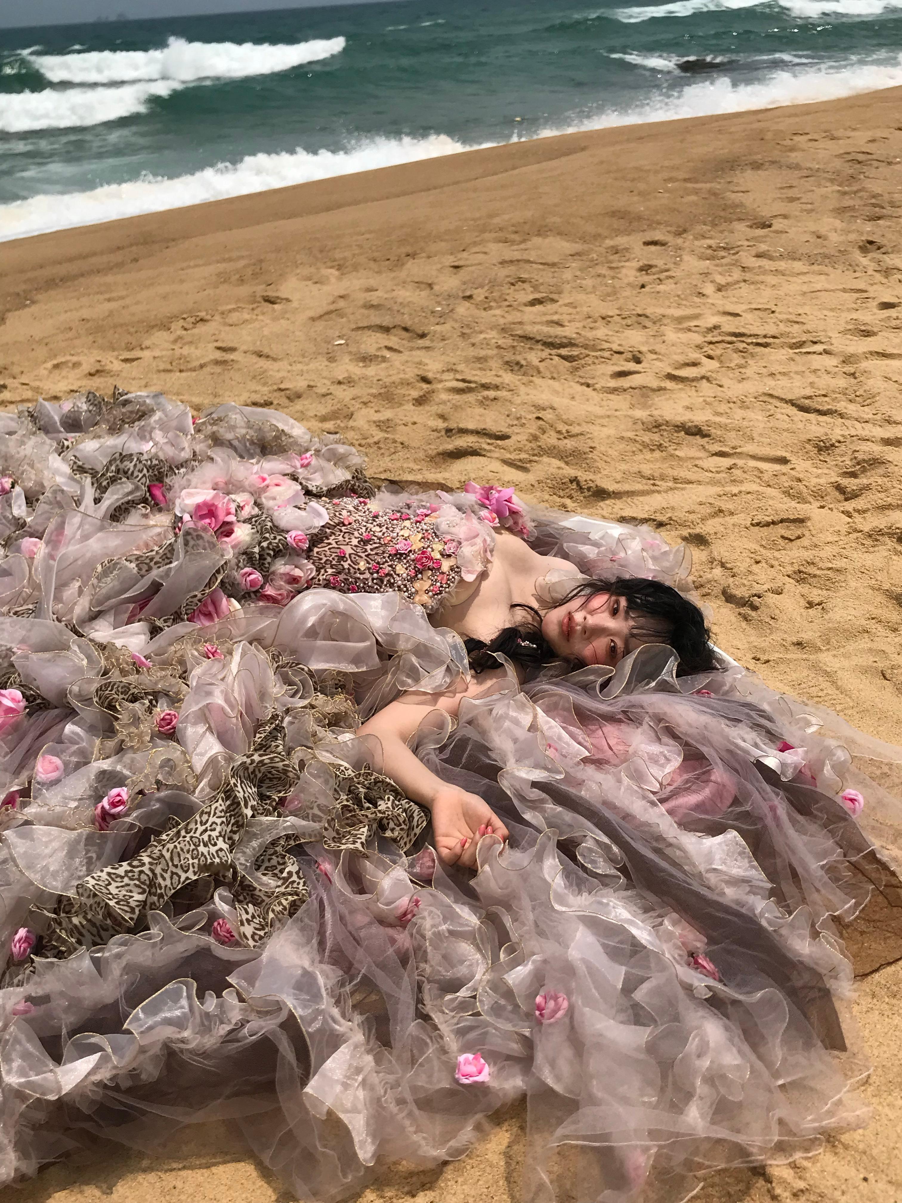 客片花絮和酸酸的第二波花絮，酸酸做的水果和花花帽子真的绝了，我俩搭配简直无敌！！