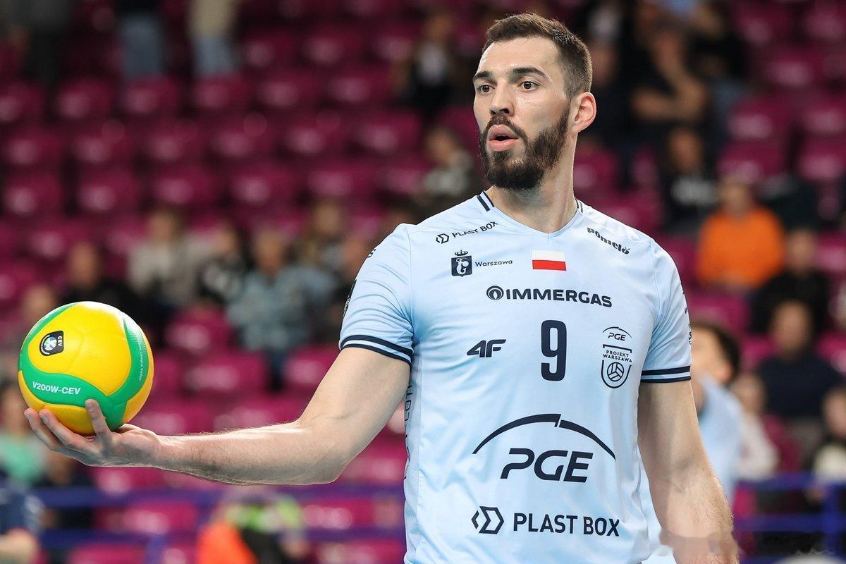 🏐 乌克兰人谢梅纽克反对意大利国手罗马诺抵达华沙：“他在俄罗斯赚的是沾满鲜血的