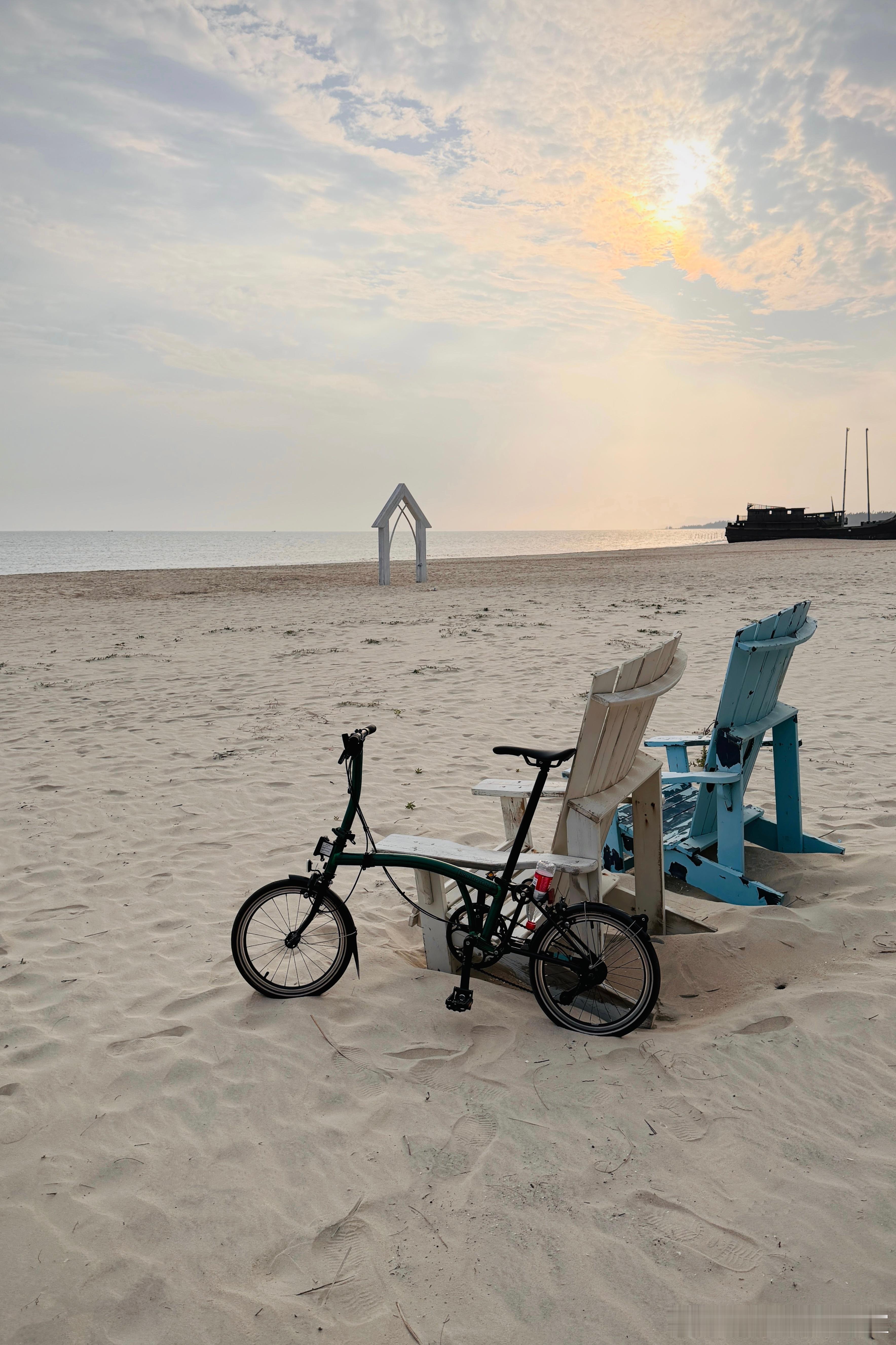 假期没结束，工作已经开始狂轰我了，歇一会回房间码脚本去 