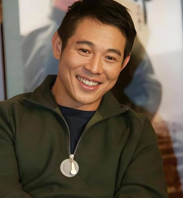 李连杰不担心AI取代功夫李连杰看得通透，AI能够复刻拳脚招式，却复刻不出武人骨子