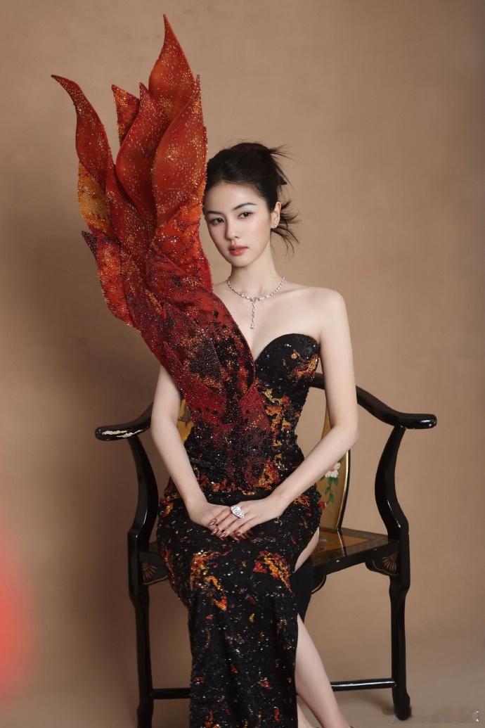 白鹿掉落一组侧拍花絮白鹿费加罗穿了七套高定，花絮都这么美，女神降临白鹿费加罗穿了
