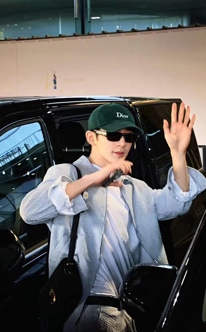 邓为录制花少8路透太期待大帅哥邓为了，他情绪稳定会照顾人，也祝他综艺首秀旅途愉快