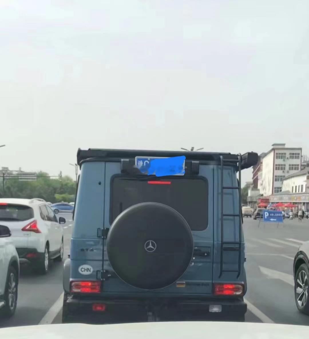 奔驰大G的车牌照放这么高是为什么呢？？？ 海阔试车超话 ​​​