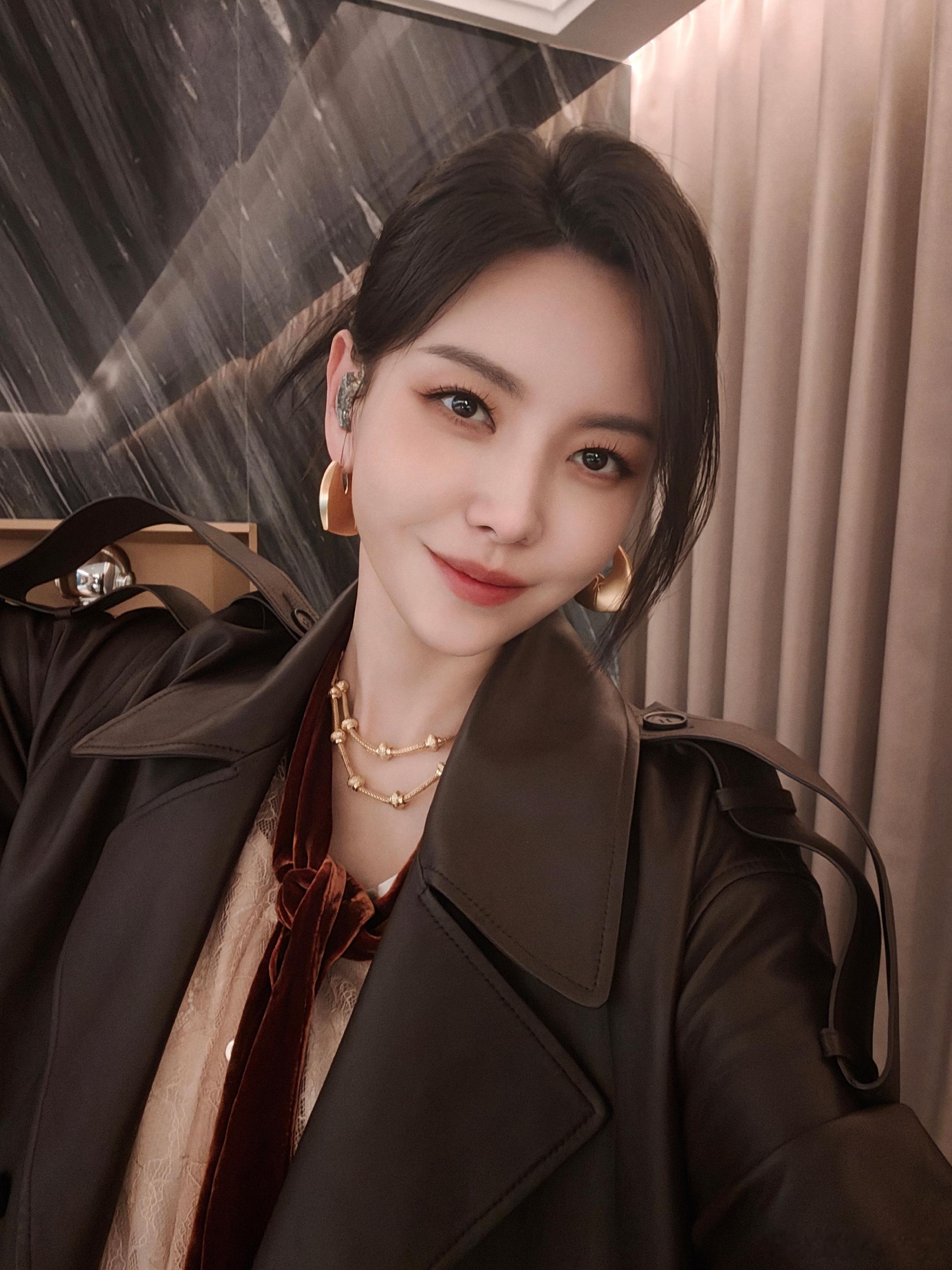 于文文回应演唱会晕倒于文文发文回应 2月2日，发文回应在演唱会晕倒，她感谢大家的