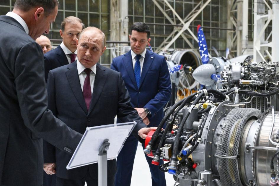 俄乌战场成“活广告”！俄武器出口订单飙至700亿美元，产能挤兑致交付延迟
 
俄