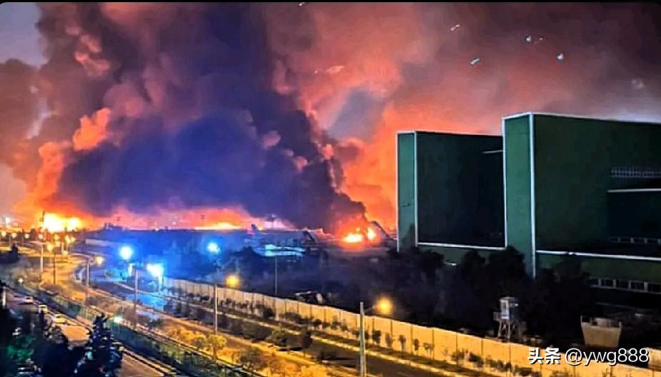 唐纳德·特朗普深陷战争迷雾之中。他天真地以为闪电般的胜利已在霍尔木兹海峡沉没，于