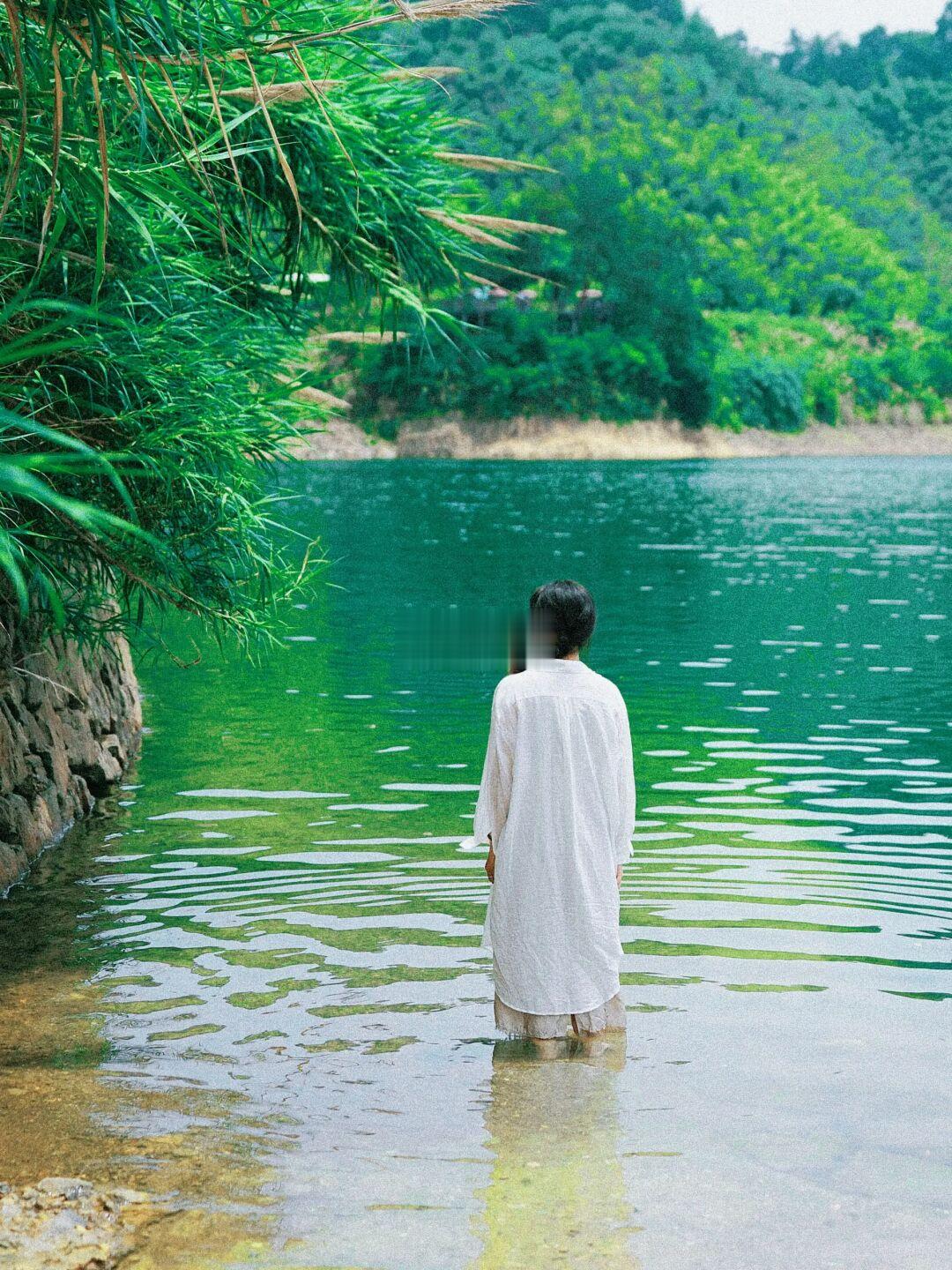 中医父亲建议：回到家的第一件事就是去洗澡。