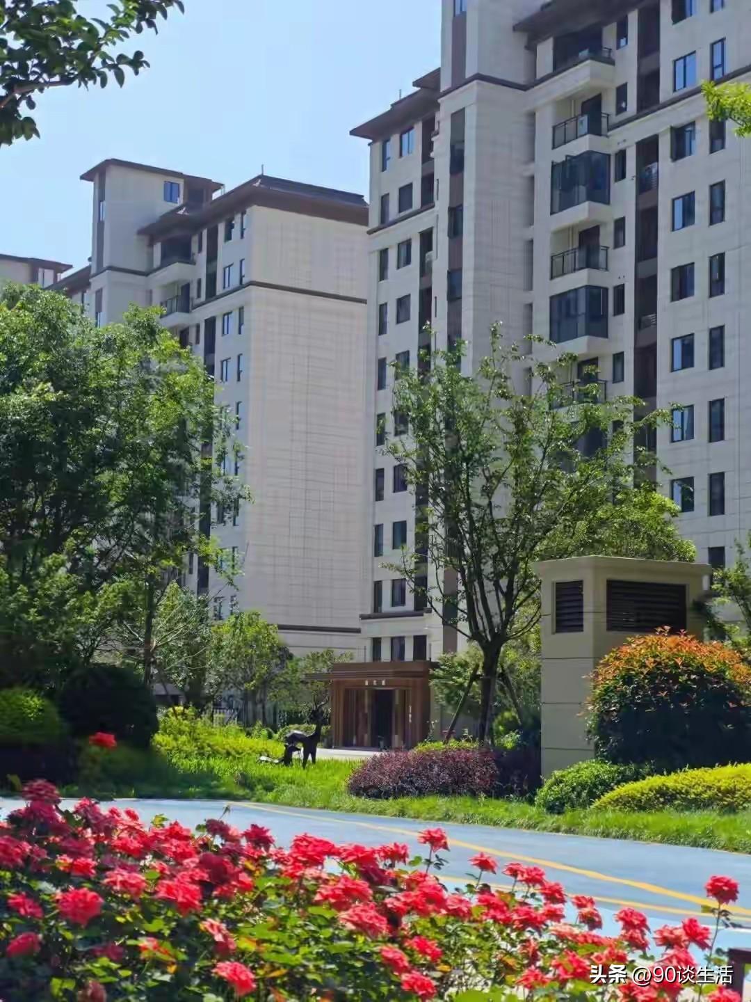 真是犯傻了！7年前脑子一热，在四川德阳老家县城买了套房，然后跑到重庆上班送快递赚