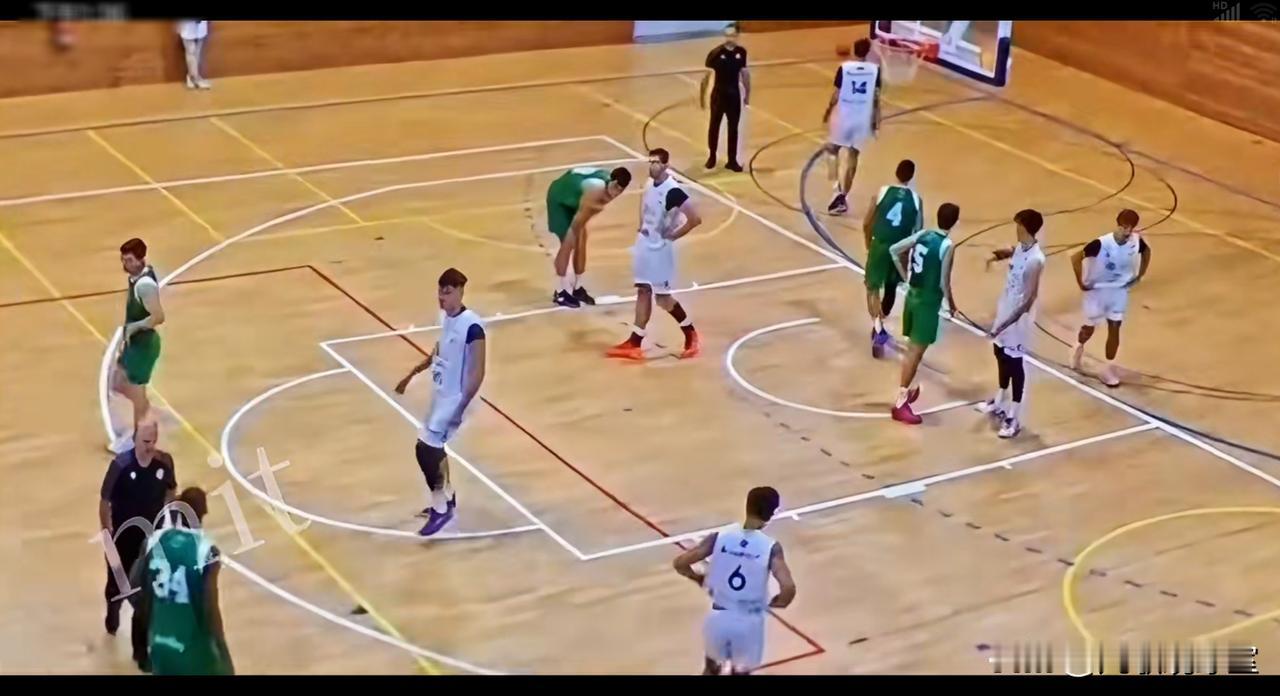 辽宁小将黄秋实西乙联赛首秀数据一般，出场14分鈡2分2板5犯规，除了犯满离场，没