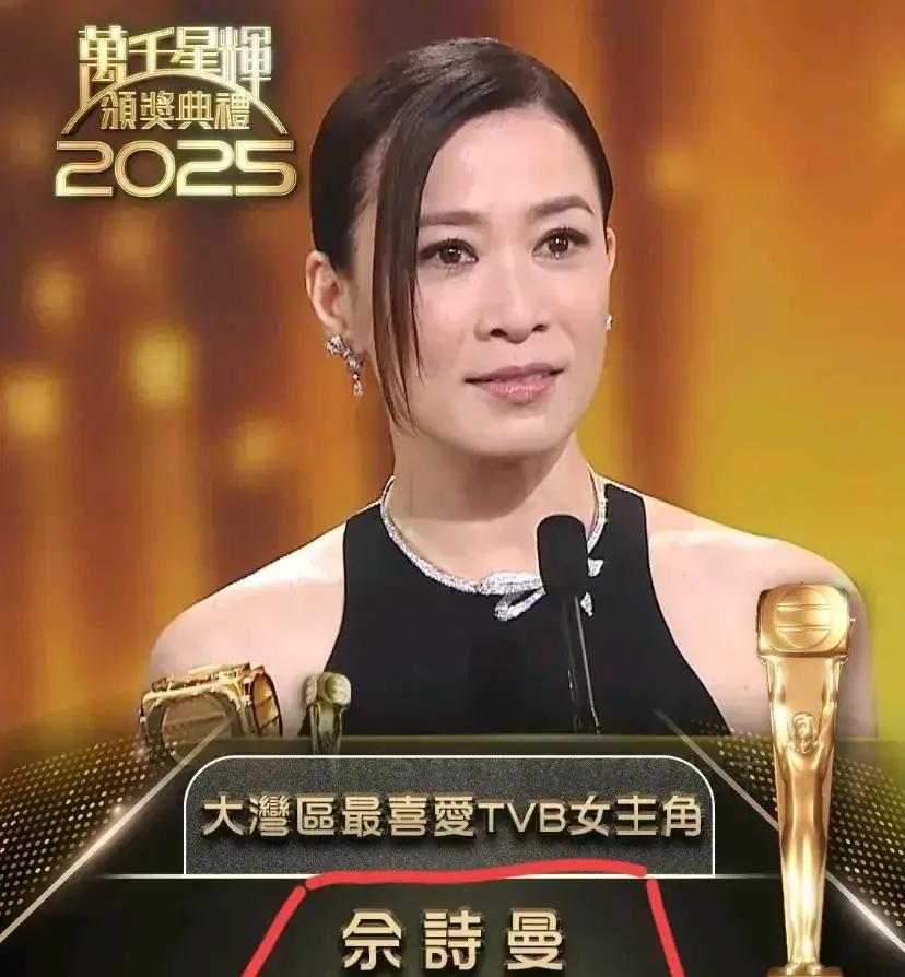 黄宗泽拿视帝，弹幕炸了
 
一晚五奖，《新闻女王2》创纪录。佘诗曼四封后，观众只