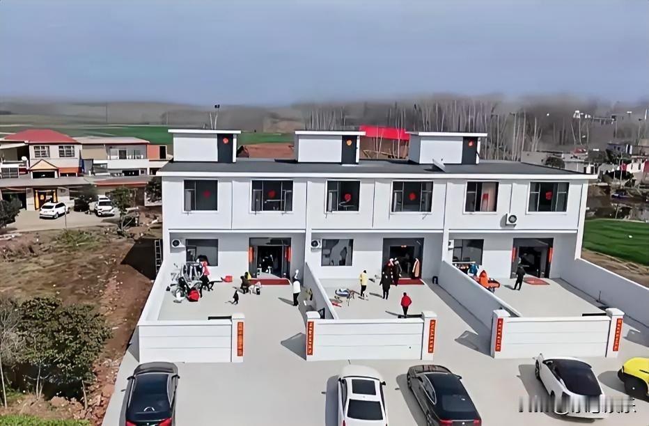 三兄弟连排盖的新房子，中间隔了一道墙，你认为有必要吗？