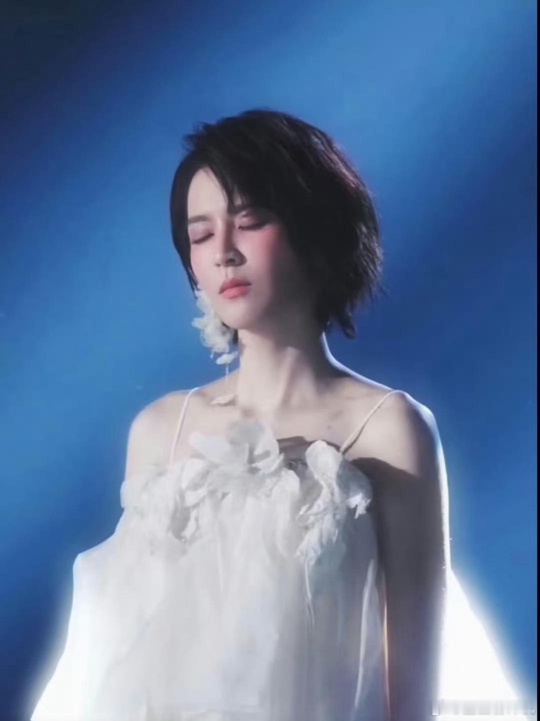 曾沛慈是来浪姐历劫的吧，能不能把我姐直接打包去隔壁歌手踢馆曾沛慈票数孙怡看到曾沛
