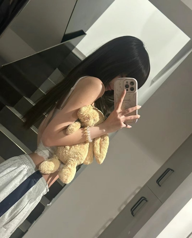 你长的好看 别人会多看你一眼 但你有内涵衣着得体 谈吐大方 经济独立 别人才会高