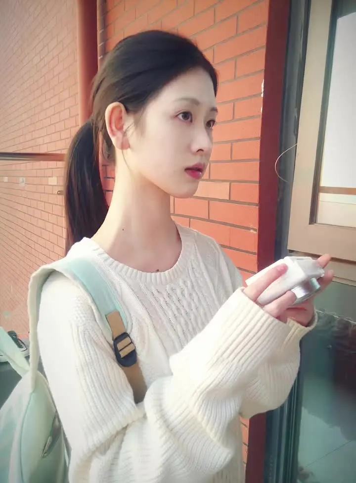 于是我看着你 突然就好想叹气