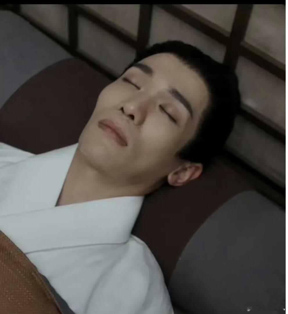 于正审美降级严重！曾经于妈的审美是何晟铭，陈晓 这类骨子里就是帅哥的人～而现在的